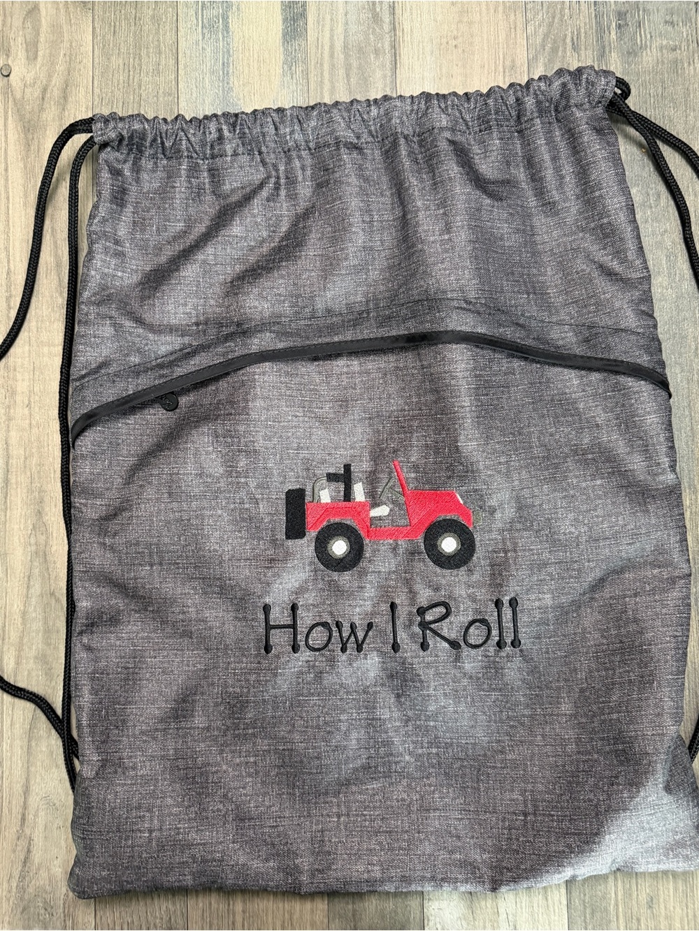 thirty-one Gray Drawstring Cinch Bag with Red Jeep